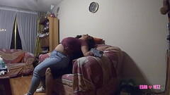 Me doy a la novia de mi amigo mientras ella le manda mensajes que esta bien en la fiesta Thumb