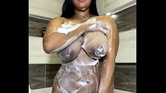 Diosa caliente, jacuzzi sexual... Chanel enjabonada y bajo el agua Thumb