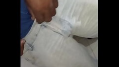 Pr&eacute_via mamando o pedreiro com as botas do trabalho Thumb