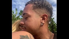 Vi uma loira na praia pedi pra ela fazer um boquete ela me cobrou 10$ Thumb