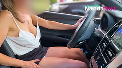 Esposa safada exibindo peitos e pagando calcinha para frentista em posto de gasolina Thumb