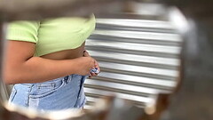 Ropa de playa chicas cambi&aacute_ndose en el vestidor Thumb