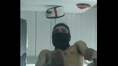 Joven moreno tocandose Thumb