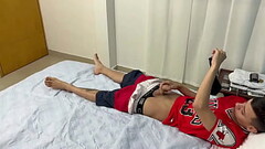 Mi t&iacute_mida hermanastra me sorprende masturb&aacute_ndome con su ropa interior y me la follo du Thumb