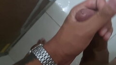 Batendo punheta e gozando Thumb