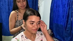mientras me arreglo las u&ntilde_as me follo con la estilista y le meto el consolador Thumb