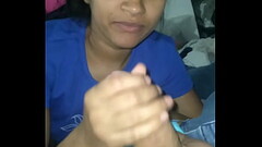 Sexo real con mi hermanastra cuando entra a limpiar mi habitaci&oacute_n. Thumb