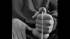 Aburrido me empece a masturbar y saque mucha leche Thumb