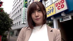 溜まりに溜まった潮を噴射し欲求不満を大解消！！プルプルGカップおっぱいを振り乱し激イキからのドバドバ潮吹きSEX！！ Thumb