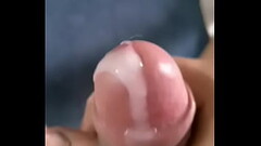Exprimiendo mi polla hasta venirme Thumb
