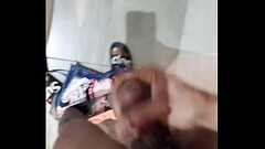 Me quedo en casa de mi madrastra y me corro en el ba&ntilde_o Thumb