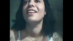 Exibicionista safada Professora Daniela desliza bolinhas tailandesas em sua bucetinha molhada Thumb