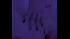 Acarici&aacute_ndome las tetas porque estoy muy urgida Thumb