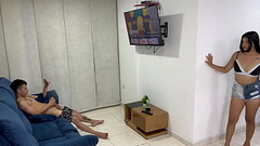 Mi t&iacute_mida hermanastra me sorprende masturbandome y se antoja de que la folle muy duro hasta h Thumb
