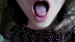 Japonesa casada tomando leitinho antes de sair pro trabalho Thumb