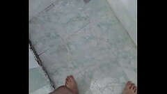 MIJANDO NO BANHO Thumb