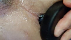 Moppel wird mit einem dicken But Plug gefickt Thumb