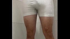 Tomando banho de cueca branca Thumb