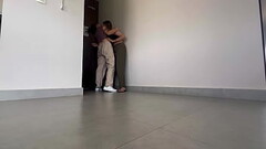 A mi compa&ntilde_era del trabajo le encanta tener orgasmos en el pasillo del hotel!! Thumb