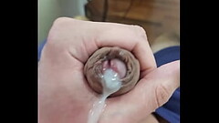 NOVINHO PAUZUDO BATENDO PUNHETA E GOZANDO Thumb