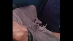 Batendo uma punheta no &ocirc_nibus de viagem publico Thumb