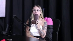 Gostosa tenta fazer boquete no enorme pau grosso, mas... - Naty Varga (SHEER/RED) Thumb