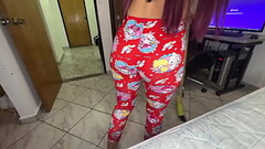 Mi Hermosa Hijastra Limpiando el Cuarto que Buena esta con su Gran Culo Delicioso Thumb