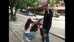 MI NUEVA AMIGA DE LA UNIVERSIDAD ME ESTABA AYUDANDO A ARREGLAR LA MOTO Y ME COBRO CON SEXO Thumb