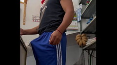 Joven mexicano se masturba en una tienda de abarrotes Thumb