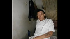 Dtotoy llega de la calle caliente y se saca la leche Thumb