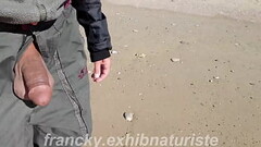 Hors saison, en balade sur la plage, j'_exhib ma bite et me branle, Thumb
