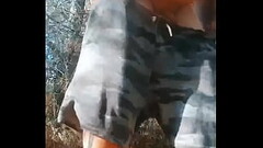 6q87 se se mea y se masturba en el bosque Thumb