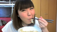 【T haru】【ASMR】A left handed girl with an interesting way of holding chopsticks Thumb