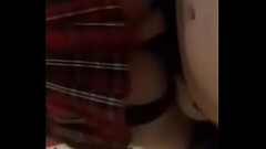 Chica con arnes hace que el novio sea su puta Thumb
