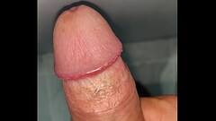 O novinho bateu uma punheta bem gostosa e gozou gostoso Thumb