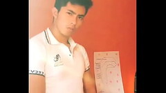 Efra jalandosela despu&eacute_s de un cansado d&iacute_a de escuela Thumb