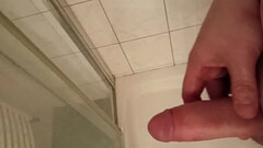 Mlooddyy00 bawi się pod prysznicem Thumb