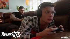Handsome Tony D'_Angelo Fills Ryan Bailey'_ s Tight Ass With His Huge Creamy Load - TWINKPOP Thumb