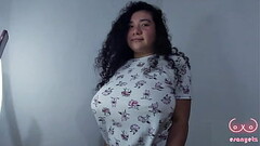 Chica busty baila sexy enfrente de su cu&ntilde_ado Thumb
