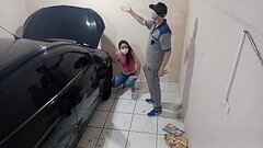 Fui ao mec&acirc_nico ele ficou de pau duro e me fodeu! Thumb