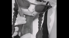 Putito poniendo un cond&oacute_n con la boca a un pepino Thumb