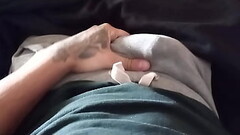 Me levanto con la polla dura y me toc&oacute_ Thumb