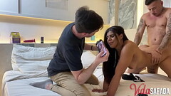 Enquanto isso eu s&oacute_ assisto a minha esposa adora gozar na rola desse comedor mega dotado e sa Thumb