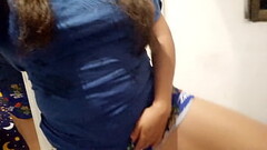 SOY TU MAYORDOMO ASI QUE COMPLACEME!! AL FIN MI HERMANASTRA ME ENVIA SU VIDEO PORNO CASERO, MIENTRAS Thumb