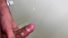 Gozando muito no banheiro Thumb