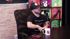 Ele tem vontade de transar com tr&ecirc_s mulheres de uma s&oacute_ vez, e teve uma cena que... - Pi Thumb