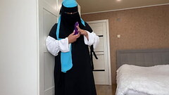 Arab wife in hijab found a sex toy while cleaning and got horny Thumb