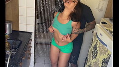 Comendo a empregada escondido dos pais Thumb