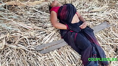 कोमल कैसे चारे पे लेट गई मैं मालिक ने इशारे से बुलाया Thumb