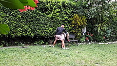 Follando con esta rica madura en el jard&iacute_n Thumb